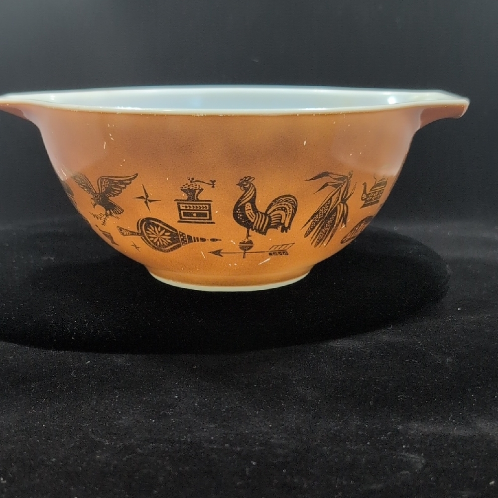 Pyrex Cinderella Nesting Spout Bowl